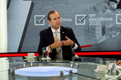 Tuto habla de un “programa de inyección de dólares” para que el boliviano recupere el valor