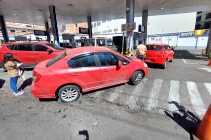 Arce dice que se gestionó combustible para el mercado interno y se levanta la restricción de venta en La Paz