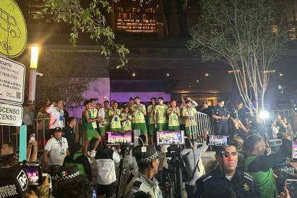 En vivo: Mira el banderazo de los hinchas bolivianos en apoyo a la Verde de cara al duelo con Irak