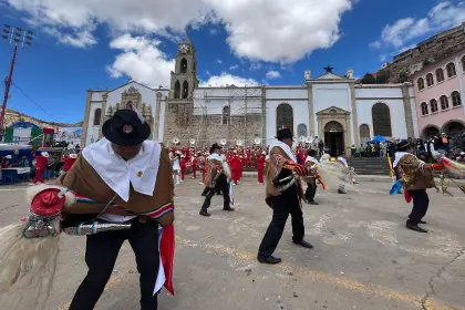 Miles de “fieles” engalanan el último convite a una semana del majestuoso Carnaval de Oruro