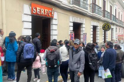 Sereci de La Paz amplía su horario de atención tras reclamos de los padres de familia por falla en el sistema