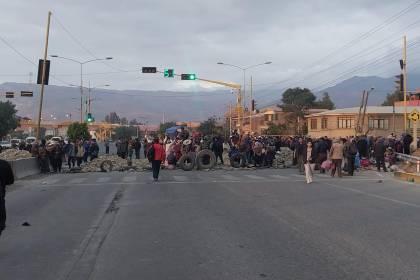 Instalan un nuevo punto de bloqueo en Vinto, ruta que une Cochabamba con el occidente