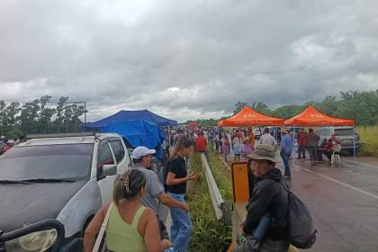 Arroceros levantan bloqueo en la ruta Santa Cruz – Cochabamba y dan plazo de 7 días al Gobierno