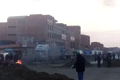 Terminal de buses de El Alto suspende sus salidas por los bloqueos