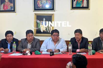 Federación de Chóferes de La Paz se declara en emergencia y pide incremento de pasajes por uso de combustible premium