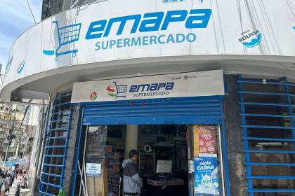 La Paz: Compradores reclaman y dicen que el arroz se terminó la mañana del sábado en una tienda de Emapa