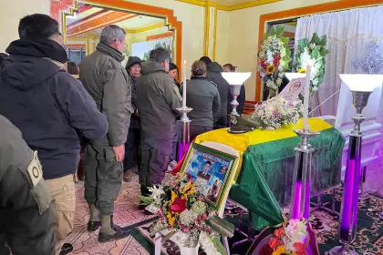 El Alto: Velan en medio del dolor a Christian Calle, uno de los policías que falleció en los bloqueos