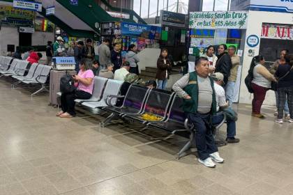 En medio de la polémica por el diésel, la Bimodal registra alta demanda de pasajes por el feriado largo en Santa Cruz