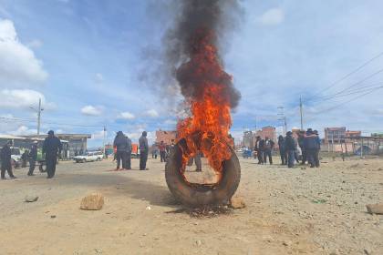 Cifra de peruanos afectados por bloqueos en Bolivia se eleva a 405