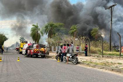 Incendio en un predio del Parque Industrial provoca intenso humo y moviliza a bomberos