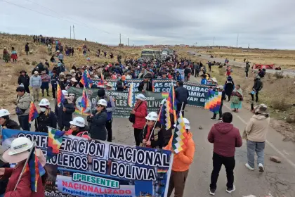 Sectores evistas parten desde Caracollo en la marcha contra el Gobierno