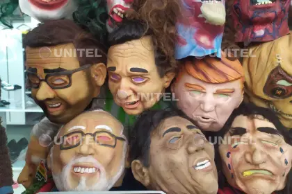 Rostros de políticos, la novedad en máscaras para el Carnaval 2025