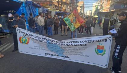 Gremiales en Cochabamba vuelven a marchar ante la falta de dólares y abrogación de leyes