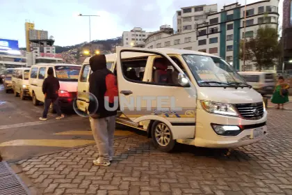 Tensión en La Paz: Choferes ejecutan incremento de pasajes con trameajes; la Alcaldía dice que es ilegal