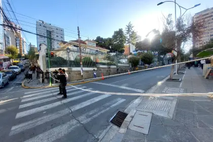 Anuncian cierre de la plaza Abaroa “por fumigación y desratización”, a horas de la llegada de la marcha evista al TSE