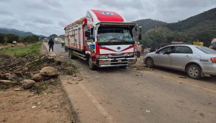Levantan bloqueo en la ruta antigua Santa Cruz- Cochabamba tras firma de acuerdo entre productores y la ANH