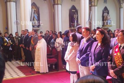 Un apretón de manos: Paz y Lara coinciden en el Te Deum por la gesta libertaria de Oruro