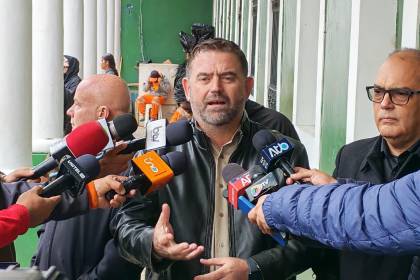 Confeagro se declara en emergencia tras la aprobación de la abrogación de la Ley 1720 y delega al Gobernador Velasco su representación en Cochabamba