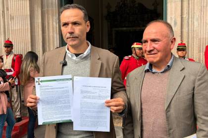 Cívico cruceño llega a La Paz para denunciar en la Contraloría a los “peces gordos” del contrabando de combustibles 