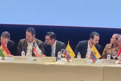 Lara y Velasco participan de la inauguración de sesiones del Parlamento Andino en Santa Cruz