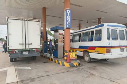 ANH dice que dos buques descargaron carburantes en Arica y hay cisternas con combustible en tránsito