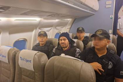 Trasladan a Chonchocoro y bajo fuerte resguardo policial a reo brasileño de alta peligrosidad