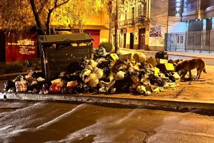 Conflicto en el relleno: Trabajadores mantienen el bloqueo en Sak’a Churu y la basura se acumula en las calles
