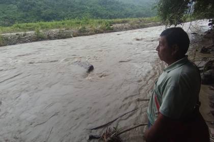 La Paz: Una mujer fue arrastrada por el río mientras buscaba oro en los Yungas