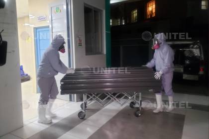 Una mujer que estaba por festejar Comadres muere tras caer desde el piso nueve de un edificio