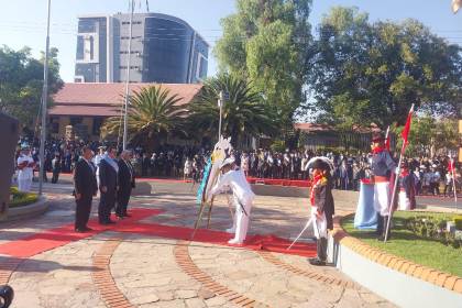 Autoridades nacionales y departamentales participan de los actos protocolares por la efeméride de Cochabamba