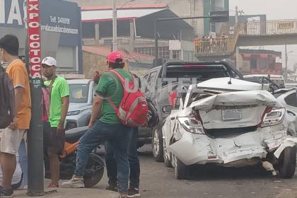 Fotos: 7 vehículos chocan en la avenida Virgen de Cotoca en la Pampa de la Isla; hay heridos