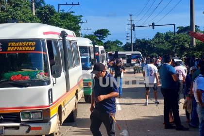 Micreros retoman movilizaciones por el pasaje y el alcalde cruceño advierte con licitar las rutas