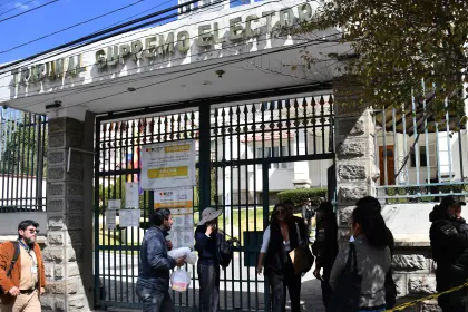 PDC y Libre confirman asistencia al encuentro convocado por el TSE por una “campaña transparente y respetuosa”