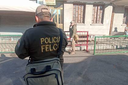 Tragedia: Hallan a cuatro personas sin vida dentro de una casa, incluido un hombre que llegó a ayudar con un parto
