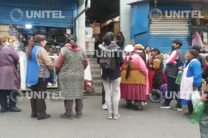 La Paz: Vecinos instalaron vigilia tras hallar aceite en un puesto de Villa Fátima