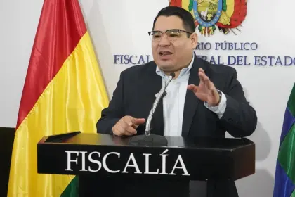 Fiscalía dice que evaluará si admite, observa o desestima la denuncia contra la esposa del presidente