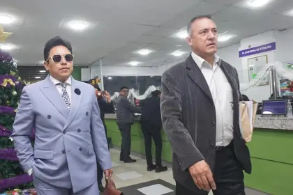 Excomandante de la Policía se presenta en la Fiscalía y rechaza denuncia de discriminación 