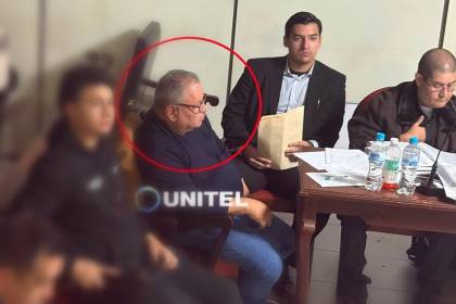 “¿Por qué Jhonny Fernández no está aquí?”, dice el exsecretario municipal Mario Centellas al llegar a su audiencia