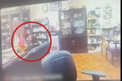 Video: Juez olvida desactivar su cámara y es grabado besando a una mujer en plena audiencia virtual