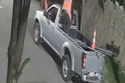 Cochabamba: Dos funcionarios de la Alcaldía serán destituidos tras ser acusados del robo de postes y señaléticas del municipio