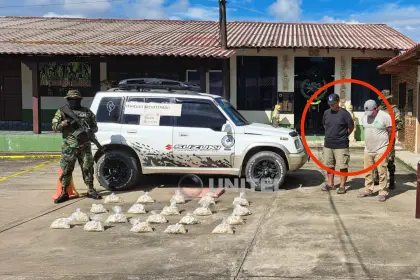 Hallan a dos sujetos a bordo de un vehículo traficando 20 kilos de droga en Chimoré
