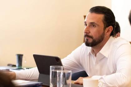 “Con o sin decreto”: Gobernador cruceño dice que avanzará en la importación de combustible en alianza público-privada