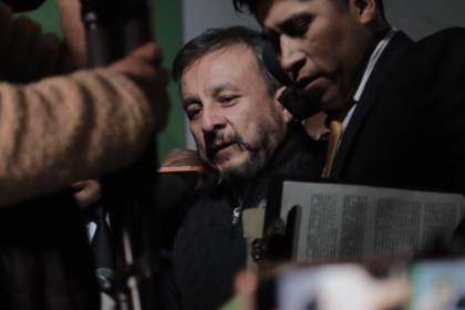 Exministro Medinaceli pasa la noche en celdas policiales a la espera de definir su situación jurídica