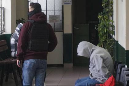 Dictan detención preventiva por cuatro meses para falso policía que robaba a turistas en terminal de La Paz