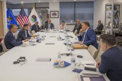 Zar antidrogas de Bolivia se reúne con la DEA en EEUU para coordinar la lucha contra el crimen organizado