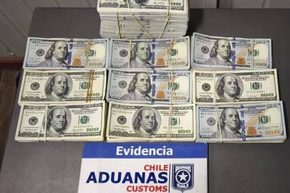 Chile: Chofer boliviano fue descubierto con casi $us 280.000 escondidos en el camión que conducía