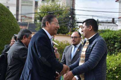 Arce y Choquehuanca llegan al encuentro convocado por el TSE para “blindar” las elecciones