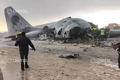 Reportan un avión accidentado en El Alto