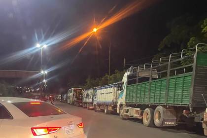 Demanda por diésel: Transporte pesado mantiene bloqueos en Cochabamba a la espera de una reunión con autoridades