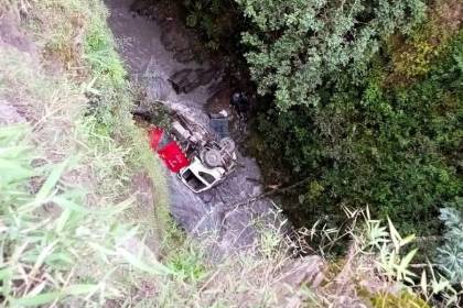 La Paz: Cuatro heridos tras caída de camión a río en la ruta a Los Yunga
